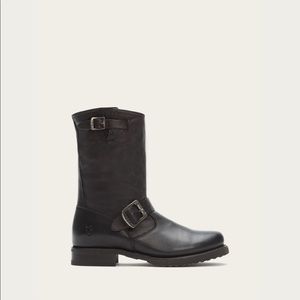 Frye, Women Veronica Short in Black, size 6.5
